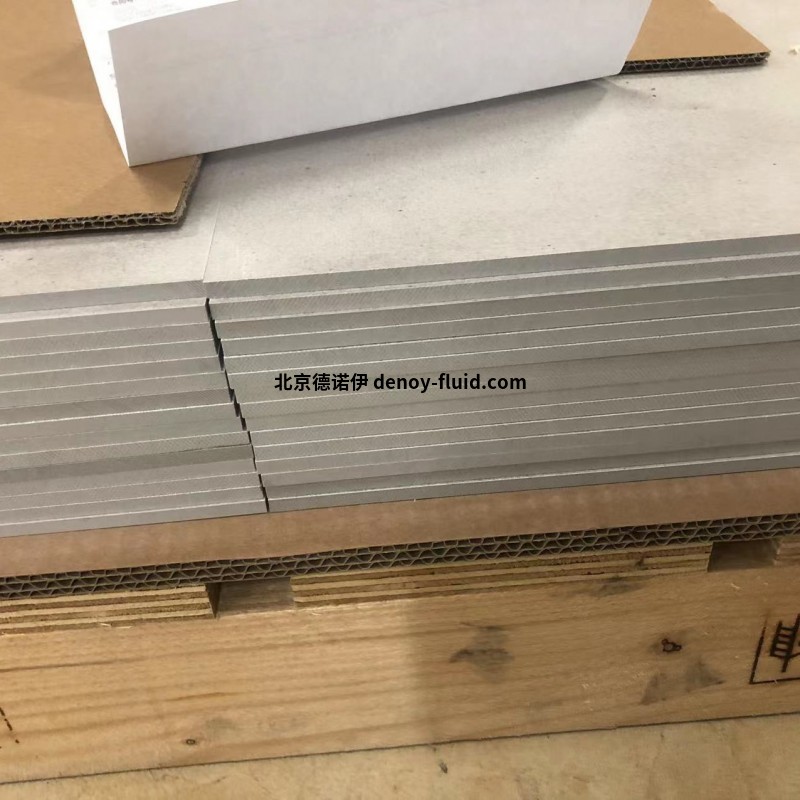 Brandenburger耐壓絕緣材料BRA-GLA&reg;SI <em></em>
Brandenburger耐壓絕緣材料BRA-GLA &reg;  SI 應(yīng)用<em></em>
BRA-GLA &reg;  SI 用于以ji高溫度和高機(jī)械負(fù)載為特征的應(yīng)用。您可以在例如鍛造和成型壓力機(jī)以及連續(xù)壓力機(jī)中找到 BRA-GLA &reg;  SI 。<em></em>
<em></em>
<em></em>
Brandenburger耐壓絕緣材料BRA-GLA &reg;  SI 特性<em></em>
非常高的連續(xù)使用溫度<em></em>
絕熱效果ji佳<em></em>
高抗壓強(qiáng)度<em></em>
出色的尺寸穩(wěn)定性<em></em>
<em></em>
Brandenburger耐壓絕緣材料BRA-GLA &reg;  SI 優(yōu)點(diǎn)<em></em>
BRA-GLA &reg;  SI 比其他熱固性絕緣材料具有獨(dú)特的耐高溫性。<em></em>
<em></em>
<em></em>
Brandenburger耐壓絕緣材料BRA-GLA &reg;  SI 技術(shù)規(guī)格<em></em>
熱的<em></em>	 <em></em>	 <em></em>
耐溫性（短期）<em></em>	350℃<em></em>	662&deg;F<em></em>
耐溫性（長(zhǎng)期）<em></em>	280℃<em></em>	536&deg;F<em></em>
導(dǎo)熱系數(shù)<em></em>	0.22 W/mK<em></em>	0.13 btu/ft h &deg;F<em></em>
線(xiàn)膨脹系數(shù)<em></em>	8&middot;10-6<em></em>	8&middot;10-6<em></em>
機(jī)械的<em></em>	 <em></em>	 <em></em>
抗壓強(qiáng)度（室溫）<em></em>	450 牛/平方毫米<em></em>	65267 磅/平方英寸<em></em>
抗彎強(qiáng)度<em></em>	120 牛/平方毫米<em></em>	17404.5 磅/平方英寸<em></em>
抗壓強(qiáng)度 (200&deg;C)<em></em>	200 牛/平方毫米<em></em>	29007.5 磅/平方英寸